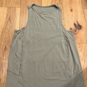 Flowy lululemon tank